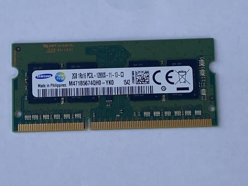 2 GB DDR3 RAM 204-pin SO-DIMM 1Rx16 PC3L-12800S Samsung M471B5674QH0-YK0
